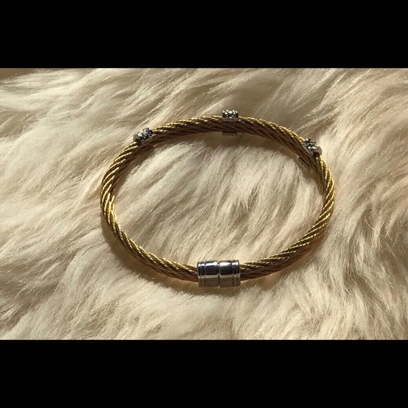 NIB Twisted Cable Rhinstone Bangle / Bracelet - Picture 2 of 9